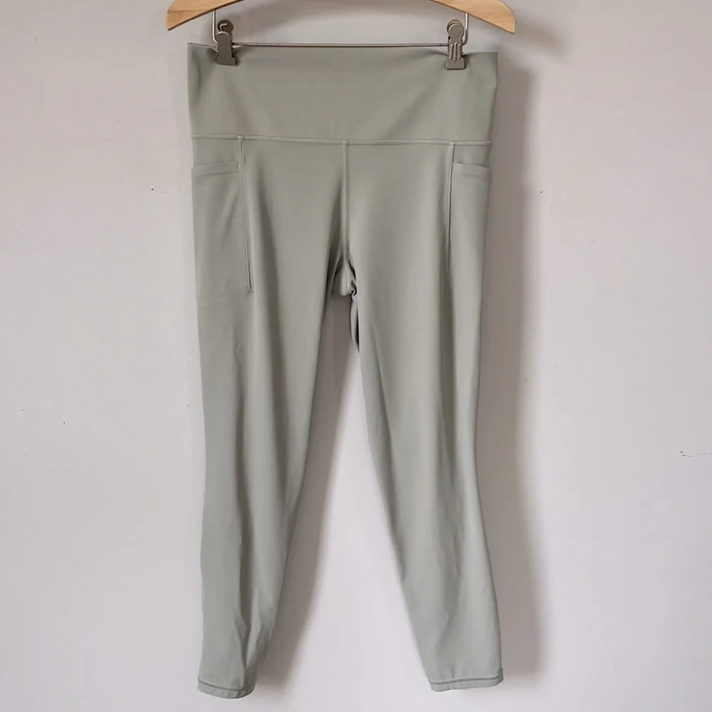 ATHLETA Women’s Salutation Stash 7/8 Tight Sage Green Yoga Running Pant LT - Picture 2 of 11